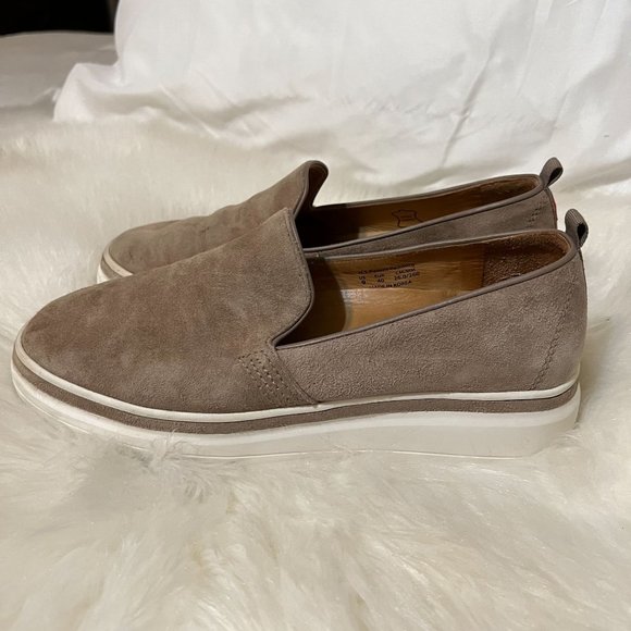 Bill Blass Sutton Suede Sneaker Center Size 9 tan - Picture 4 of 11